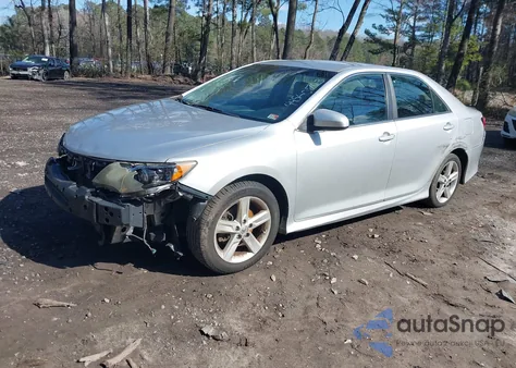 2014 Toyota Camry Se z USA, uszkodzony, nr VIN 4T1BF1FK9EU412497